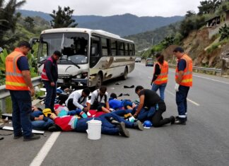 Huauchinango: 15 heridos en accidente de autobús en carretera federal