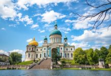 Descubriendo las Maravillas de Ucrania: Un Viaje Cultural y Educativo Discovering the Wonders of Ukraine: A Cultural and Educational Journey