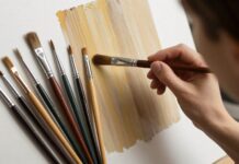 Un pintor aficionado utiliza 27 pinceles diferentes para crear su obra maestra