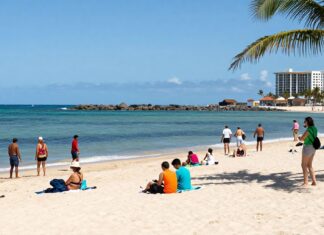 Tres mil turistas visitaron Playa Guayabitos en el fin de semana largo de Semana Santa.