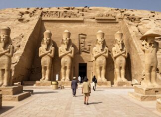 Descubren en Egipto 2,000 estatuas de Ramsés II en un sitio arqueológico abandonado.