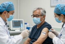 La Autoridad de Salud aprueba la tercera dosis de vacuna para adultos mayores de 60 años Home