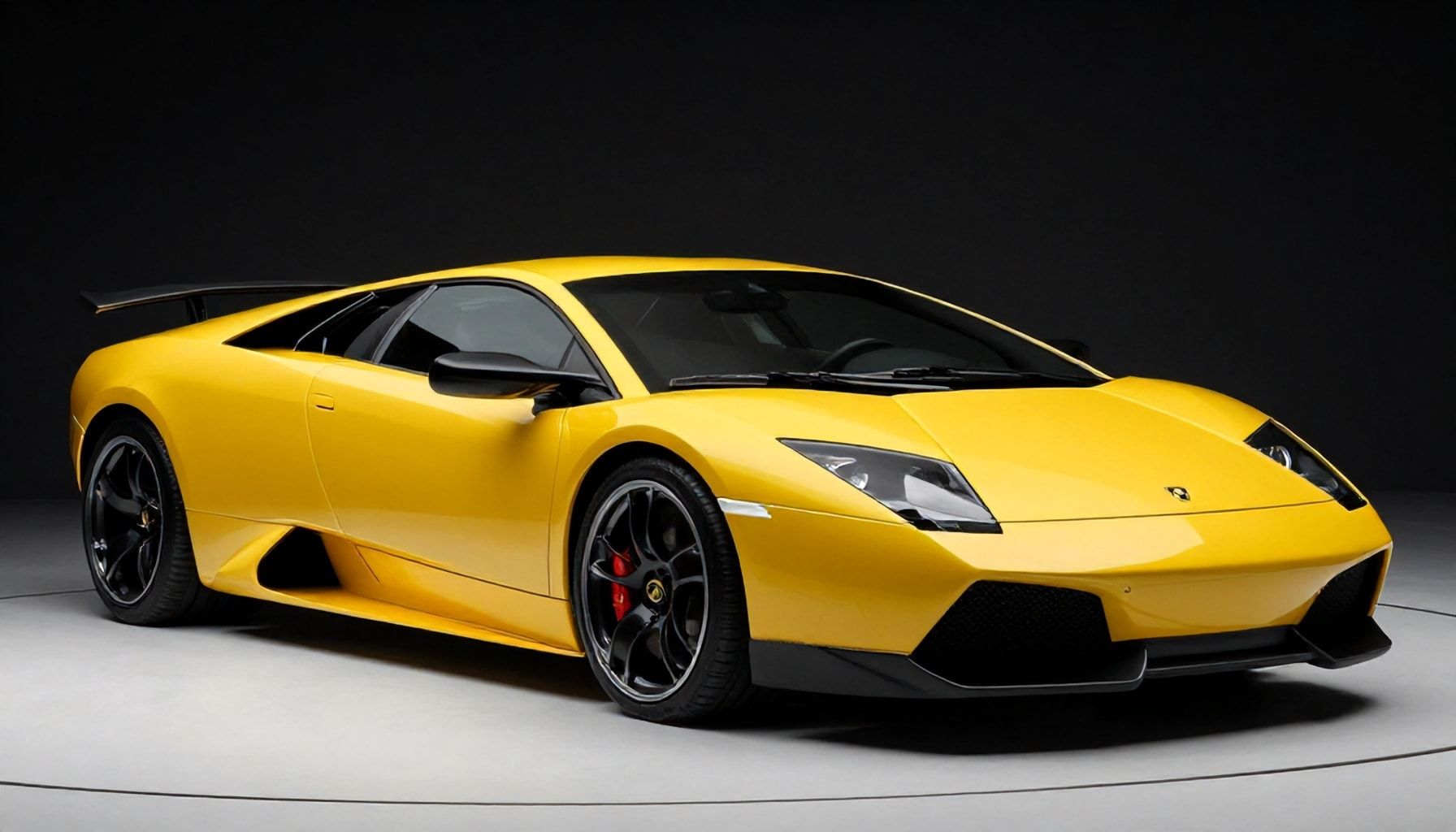 Lamborghini produce 4.000 unidades del exclusivo modelo Murciélago en 10 años.