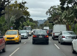 Desbarajó el tráfico en 12 kilómetros de la autopista México-Toluca en Estado de México.